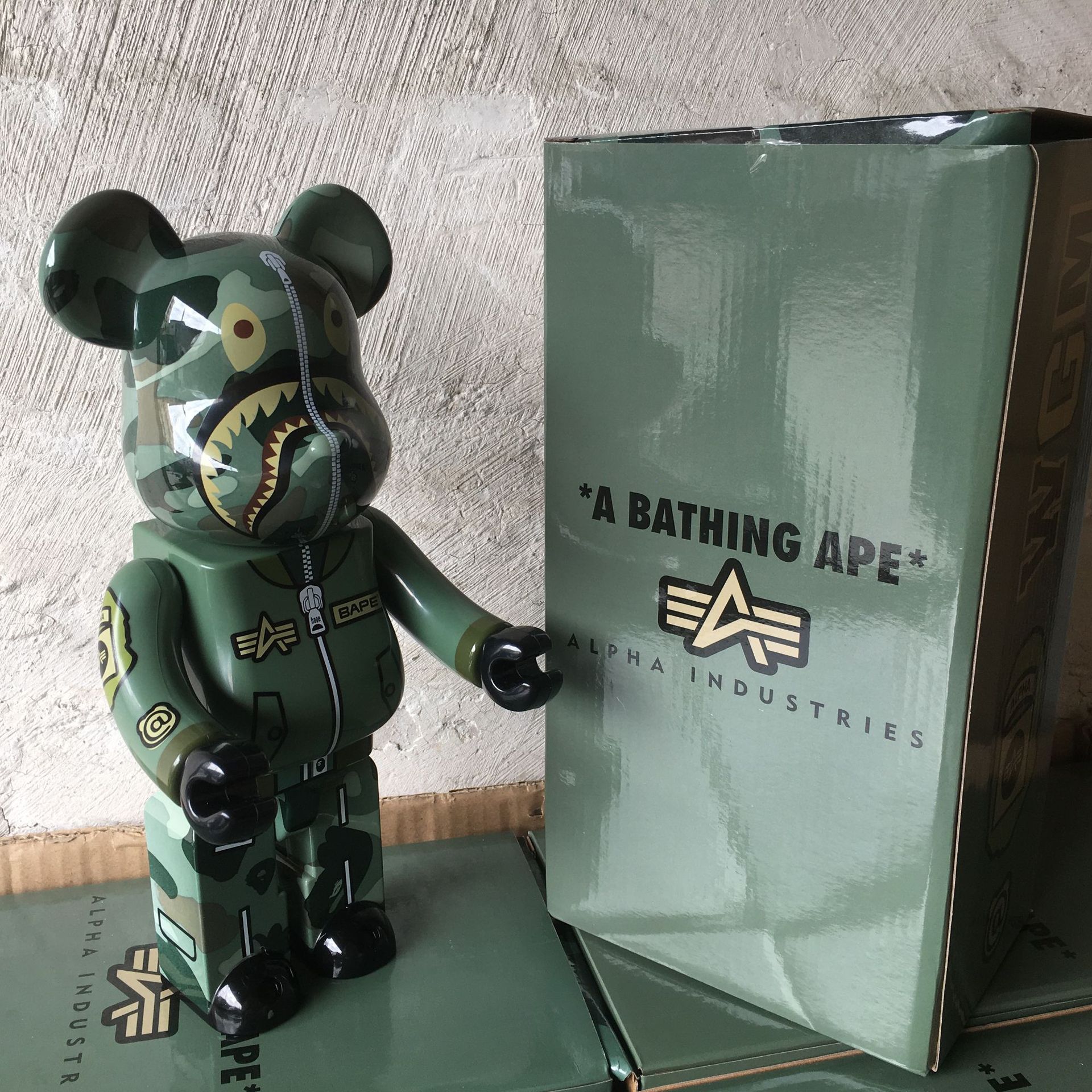 Drop Shipping 400% 28cm Street Art Bearbrickly Decoration Pvc Abs Collection Bape Bearbrick Mold Action Figure Toy 